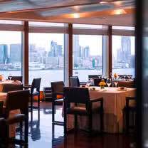 Una foto del restaurante Four Seasons Hong Kong - Lung King Heen