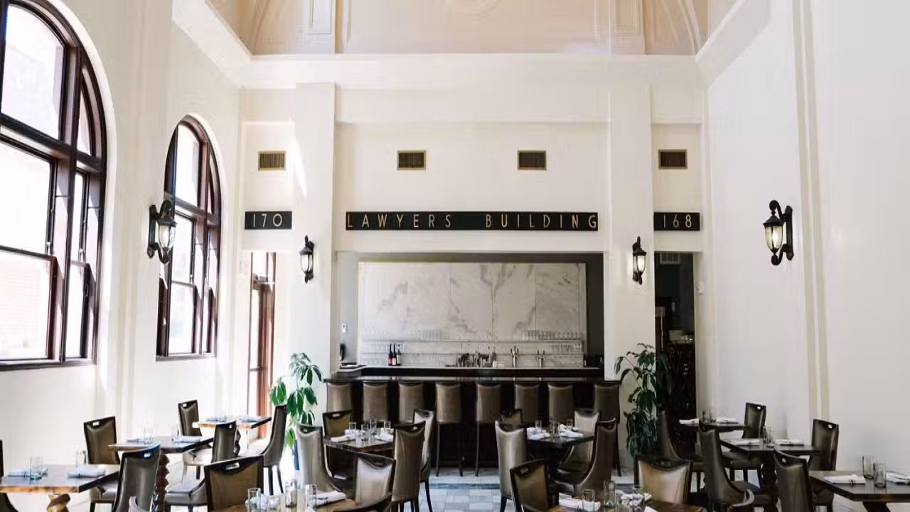 Binnenkant - Barrister's at The Esquire Hotel, Gastonia, NC
