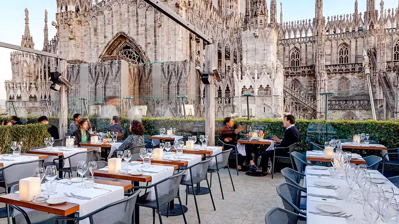Scopri lo spot più scenografico di Milano. - Maio Restaurant, Milano, Milan