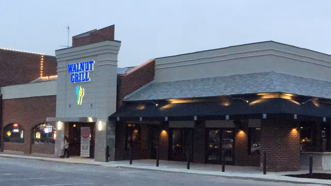 Buitenkant - Walnut Grill - Ellisville (Closed - Our Chesterfield & Sunset Hills O'Fallon are Open), Ellisville, MO