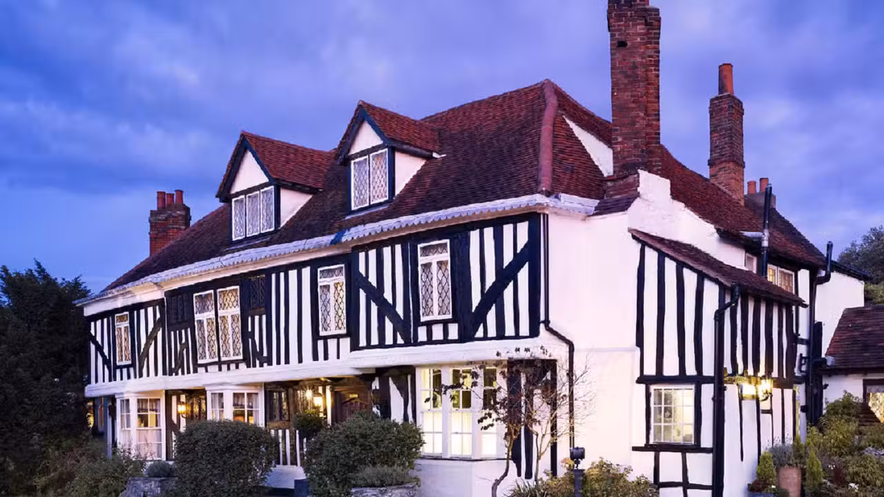 Buitenkant - Tudors Restaurant at Mary Green Manor Hotel, Brentwood, Essex