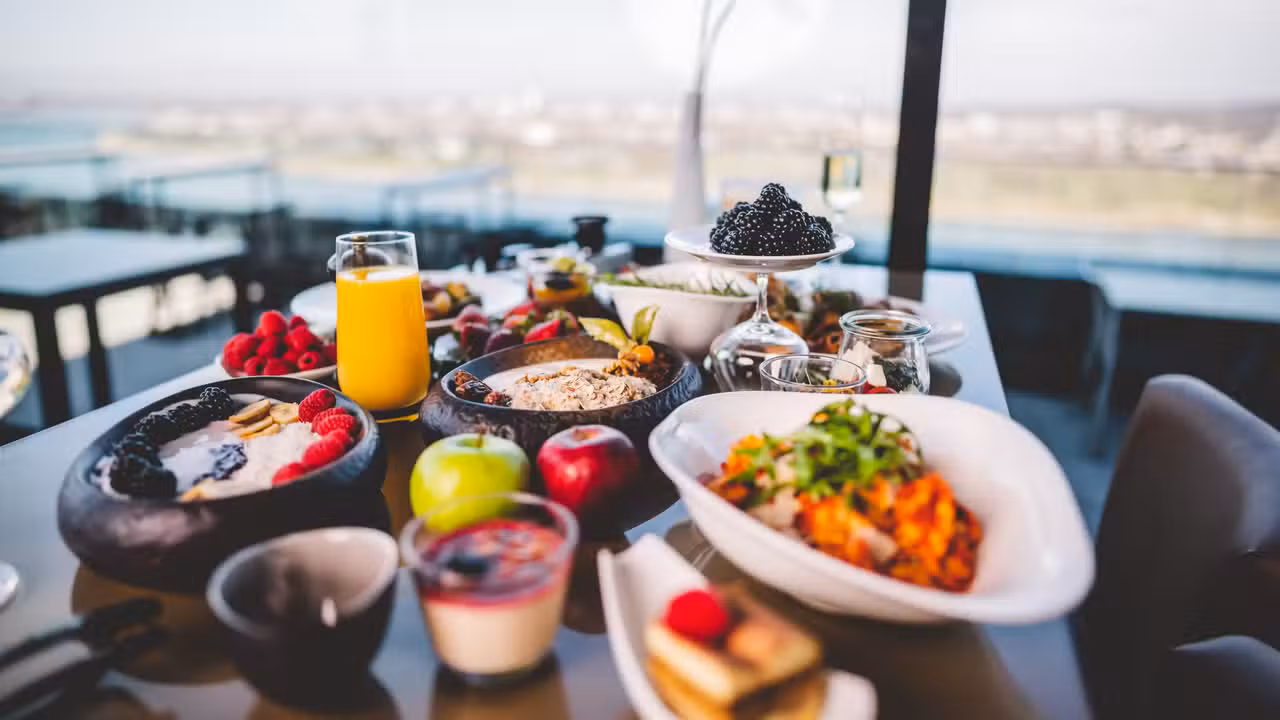 Sonntagsbrunch mit Aussicht. - Rooftop Brunch at Bonn Marriott Hotel, Bonn, NW