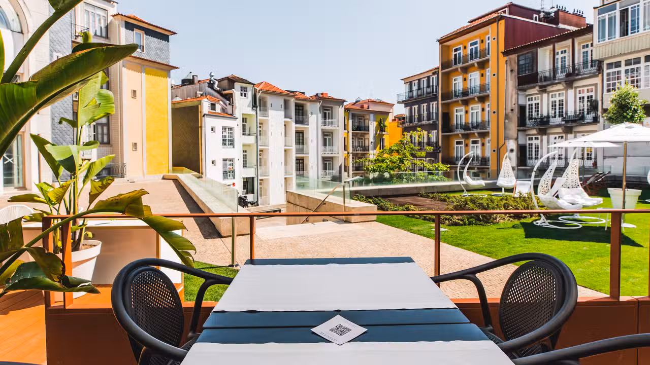 Terrace and Pátio View - Astoria Restaurant -InterContinental Porto Palacio das Cardosas, Porto, Porto