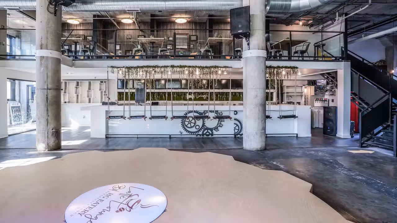 Binnenkant - Latté Lounge + HG Eatery, St. Louis, MO