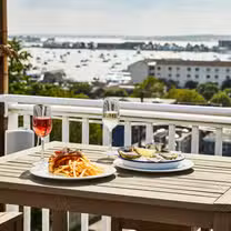 Foto von The Roof Deck at the Vanderbilt Restaurant