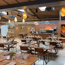 Una foto del restaurante The Farm Table – Darts Farm