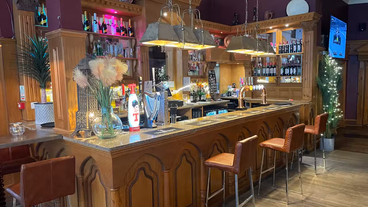 Bar ready and waiting come in and enjoy a drink! - The Braw Bear, Galashiels, Scottish Borders
