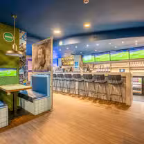 Una foto del restaurante Sky Blue Tavern