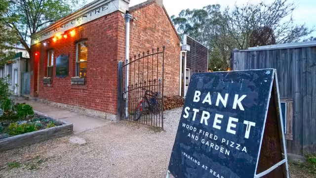 A photo of Bank Street Wood Fired Pizza & Garden restaurant