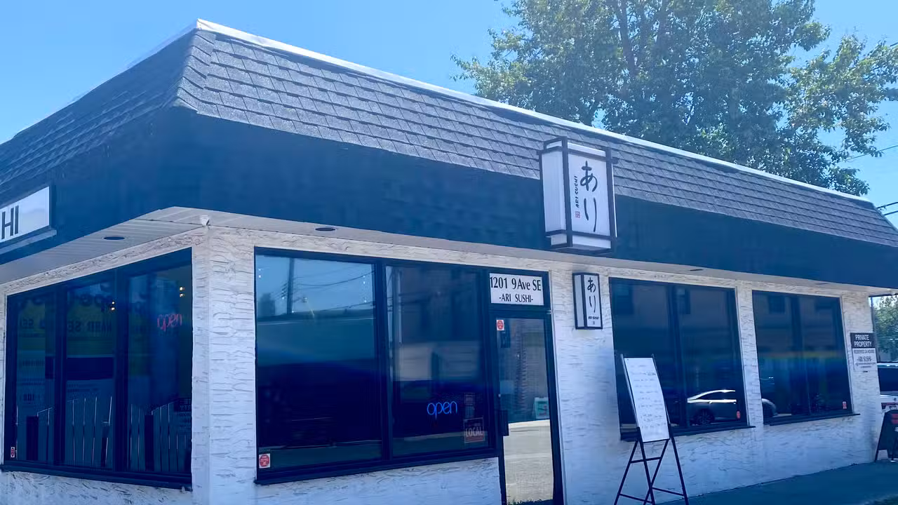 Außen - ARI Sushi, Calgary, AB