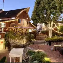 A photo of Sur at The Barnyard restaurant