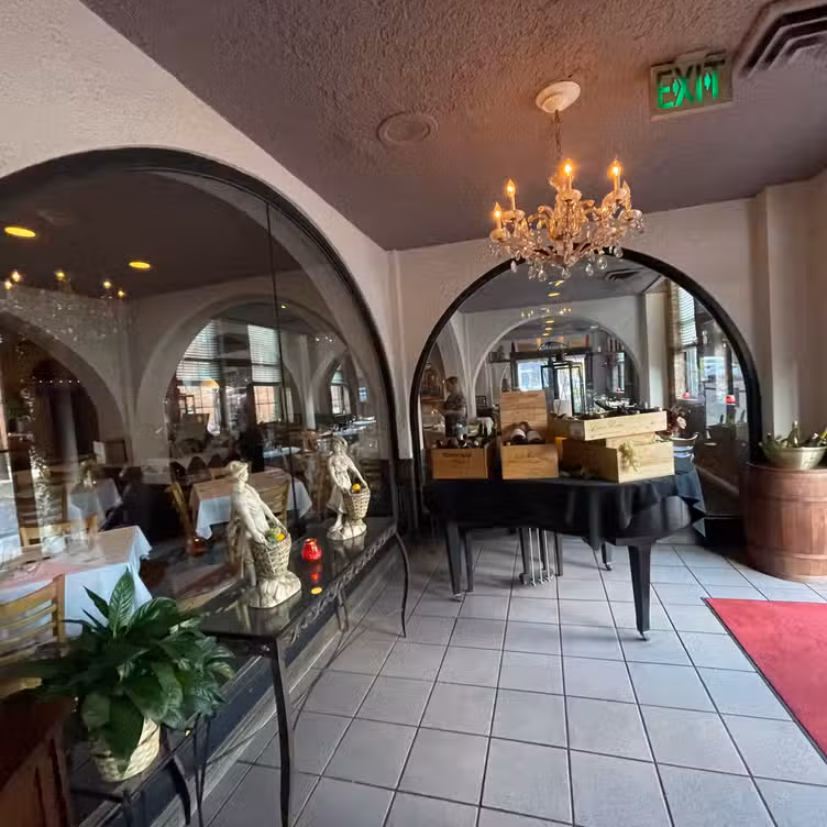 Interior - Tony's Italian Ristorante, Columbus, OH