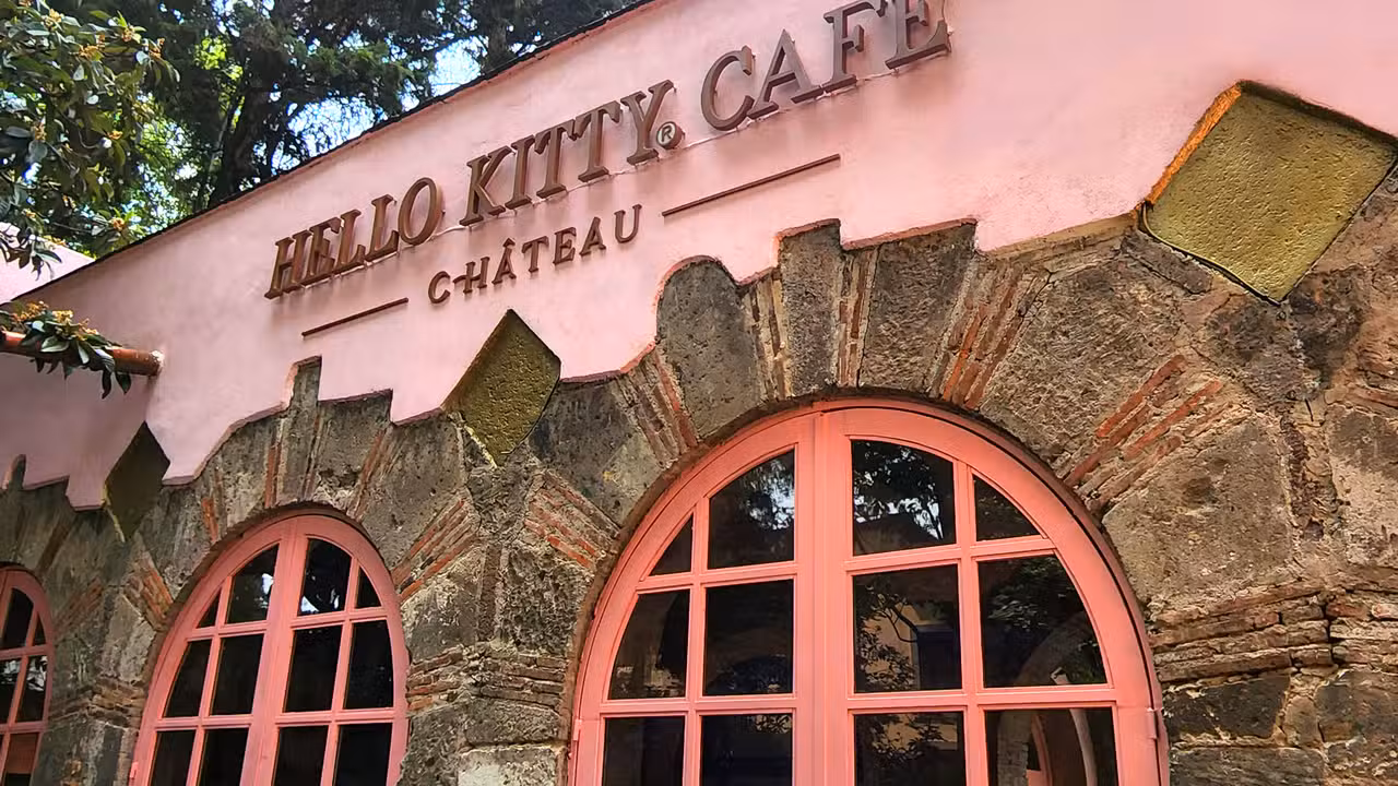 Buitenkant - Hello Kitty Café Cháteau, Ciudad de México, CDMX