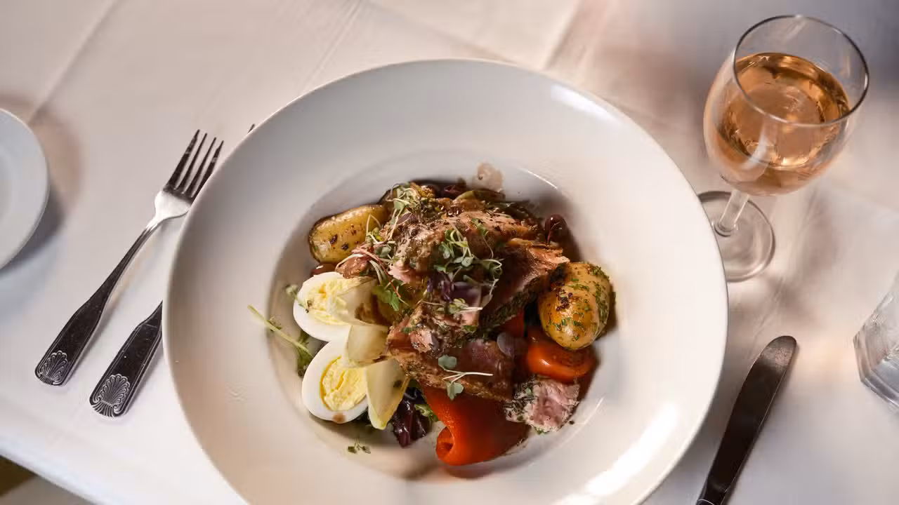 Eten - Le Canard Enchaine, Kingston, NY