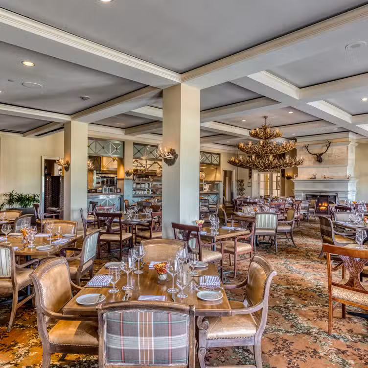 Interior Dining - Antlers Lodge, San Antonio, TX