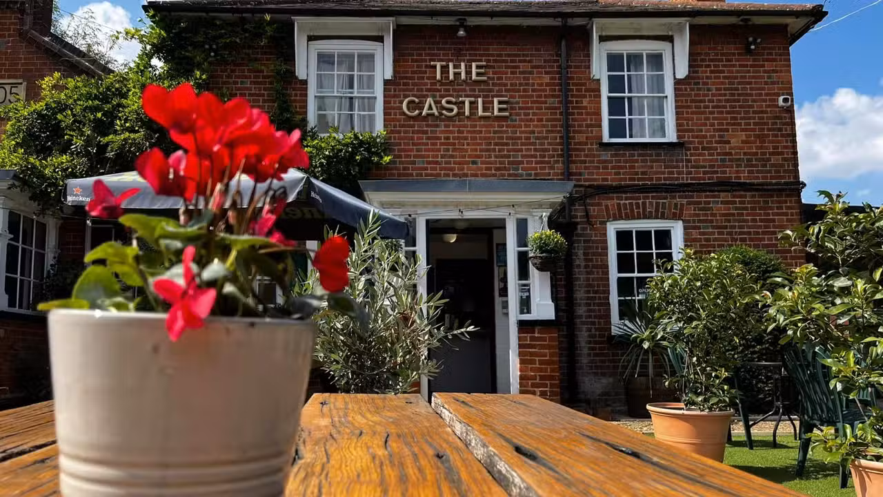 Exterior - The Castle Inn, Chertsey, Surrey