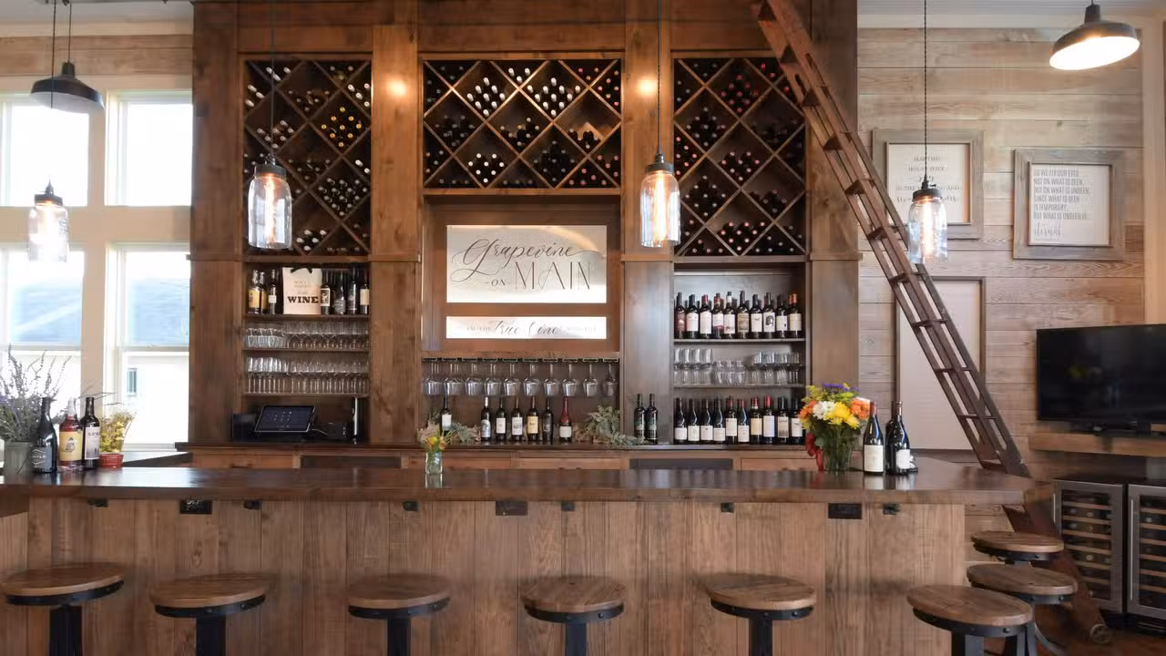 Binnenkant - Grapevine on Main, Chappell Hill, TX