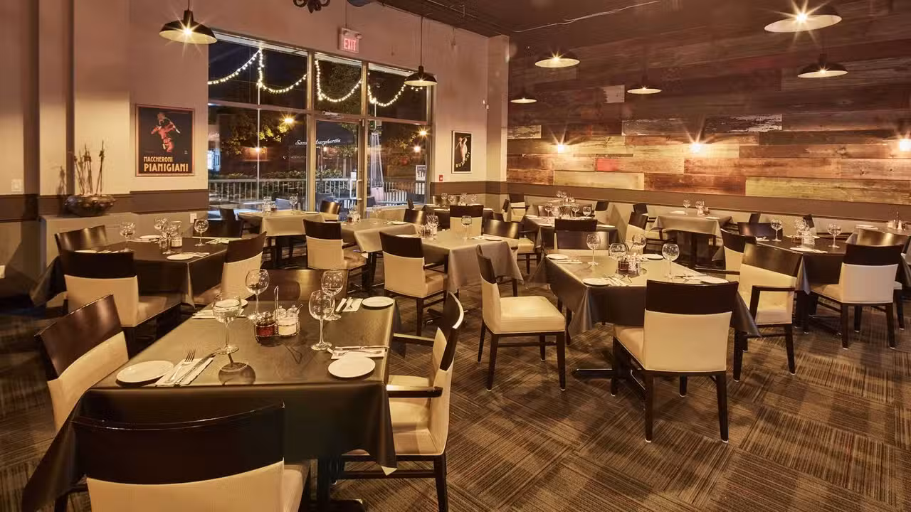 Binnenkant - The Express Restaurant- Italian Eatery, Burlington, ON