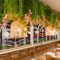 A photo of L'Oasis Cafe & Restaurant restaurant