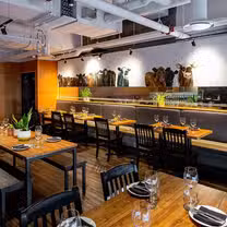 Foto von UNA pizza + wine Calgary: Bridgeland Restaurant