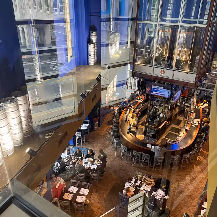 Binnenkant - Tun Tavern Restaurant & Brewery - Steaks & Seafood, Atlantic City, NJ
