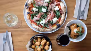 Foto von Warralily Cockatoo Cafe - Bar - Pizza Restaurant