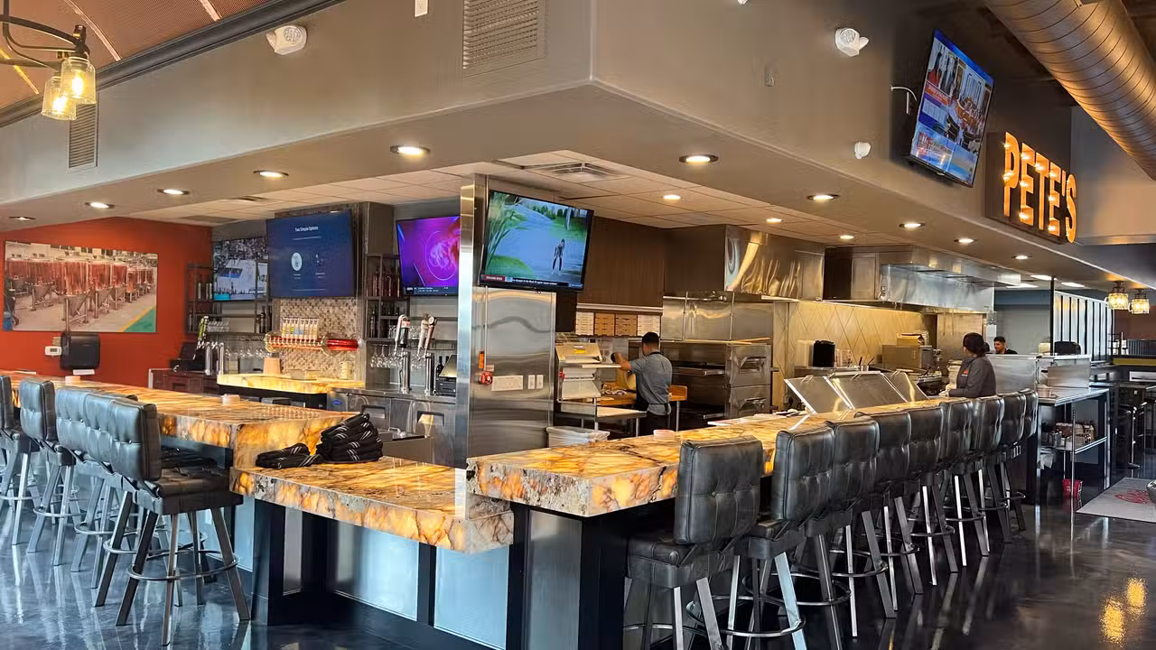 Interior - Pete's Restaurant & Brewhouse - El Dorado Hills, El Dorado Hills, CA