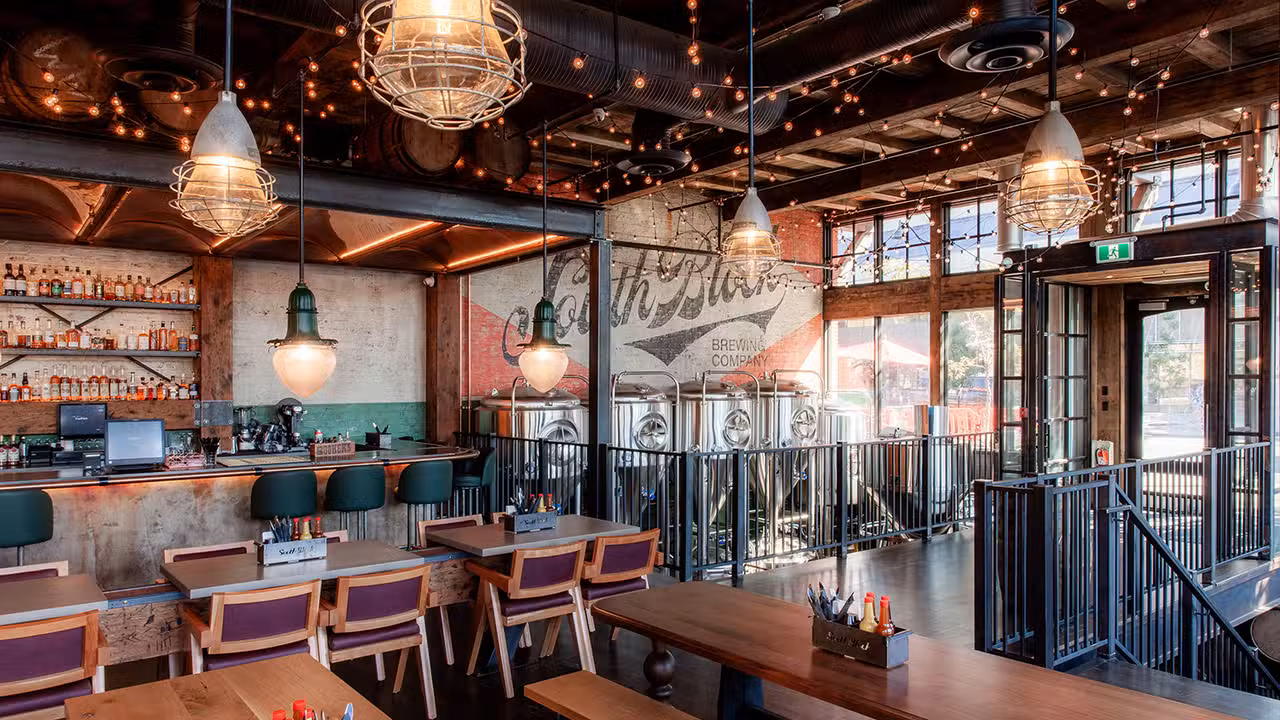 Innen - South Block Barbecue & Brewing Co., Calgary, AB