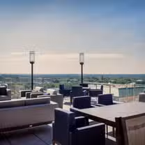 Una foto del restaurante Tenth & Terrace