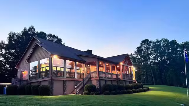 Een van The Retreat at Ridgeway: Lake Wateree Dining restaurant