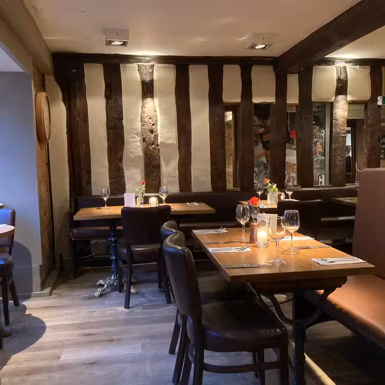 Interior - The Opposition, Stratford-upon-Avon, Warwickshire
