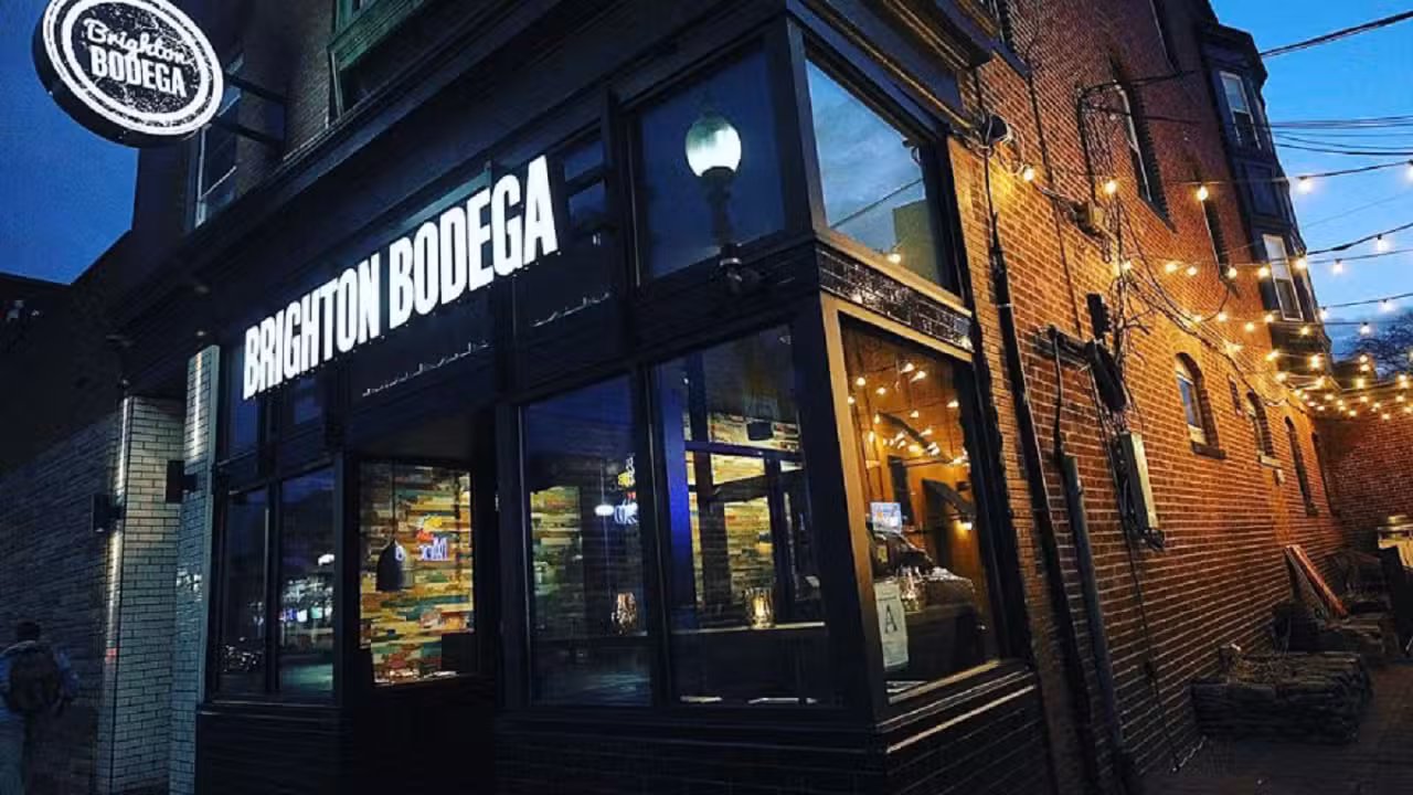 Buitenkant - Brighton Bodega, Brighton, MA