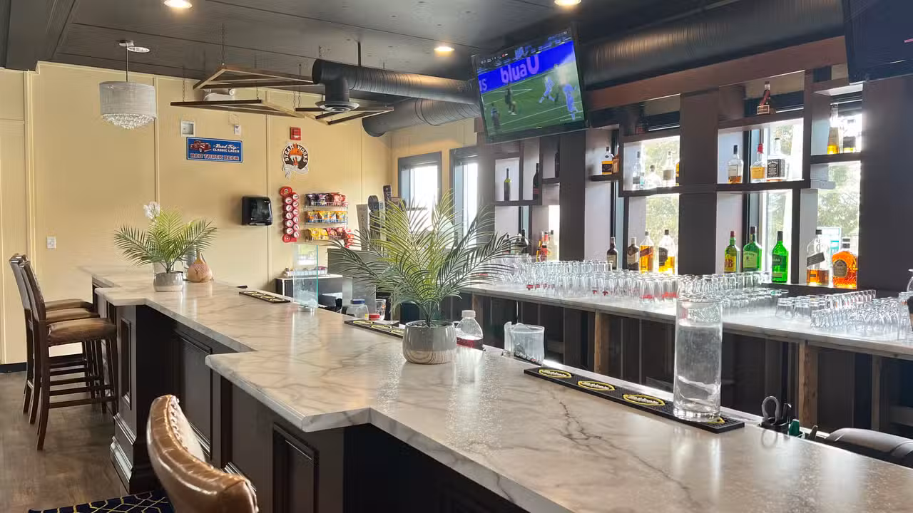 Interior - Delta Palms Bar & Grill, Delta, BC