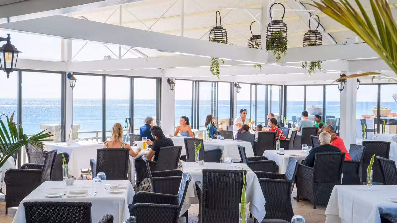 Buitenkant - Sea Breeze Lounge & Terrace, Paget, 