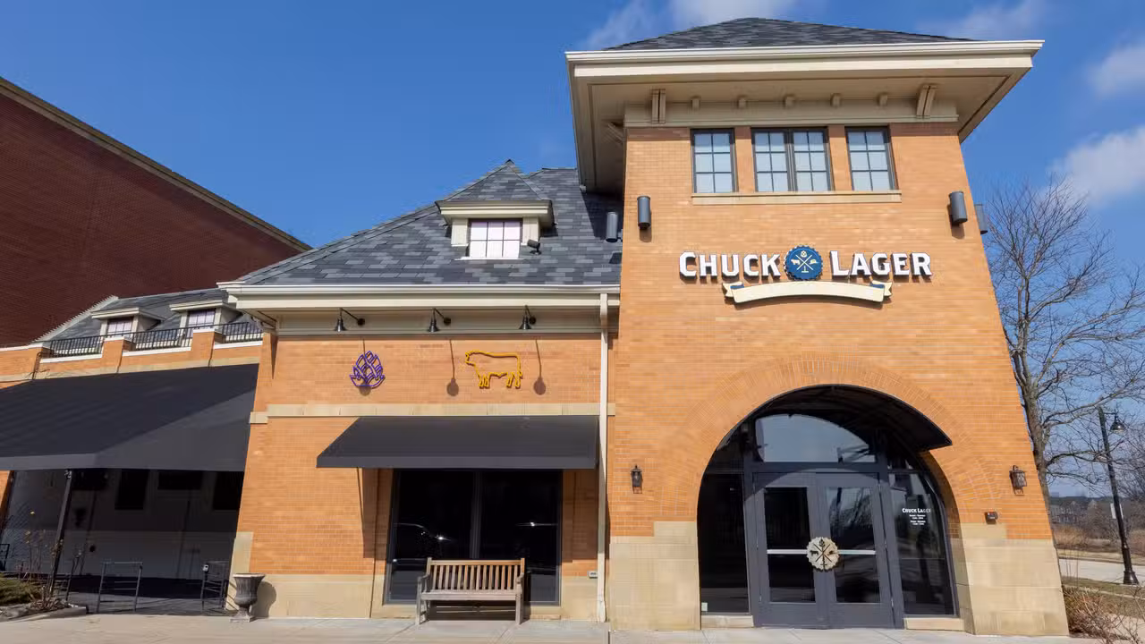 Buitenkant - Chuck Lager American Tavern- Glenview, Glenview, IL