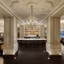 Una foto del restaurante Robie's Restaurant and Lounge at Magnolia Hotel