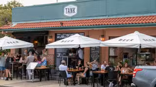 Una foto del restaurante Tank Bar & Dining