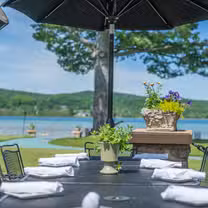 Una foto del restaurante Beach House on Deer Lake
