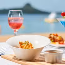Foto del ristorante Hi Tide Restaurant at Bay Gardens Beach Resort & Spa