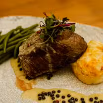 Una foto del restaurante License to Chill