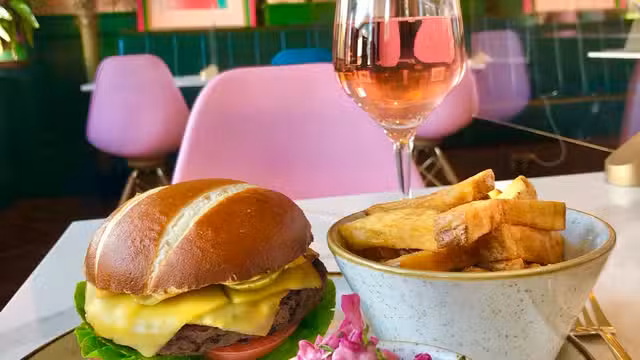 Una foto del restaurante TWELVE EATERY