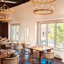 A photo of Elaine's restaurant