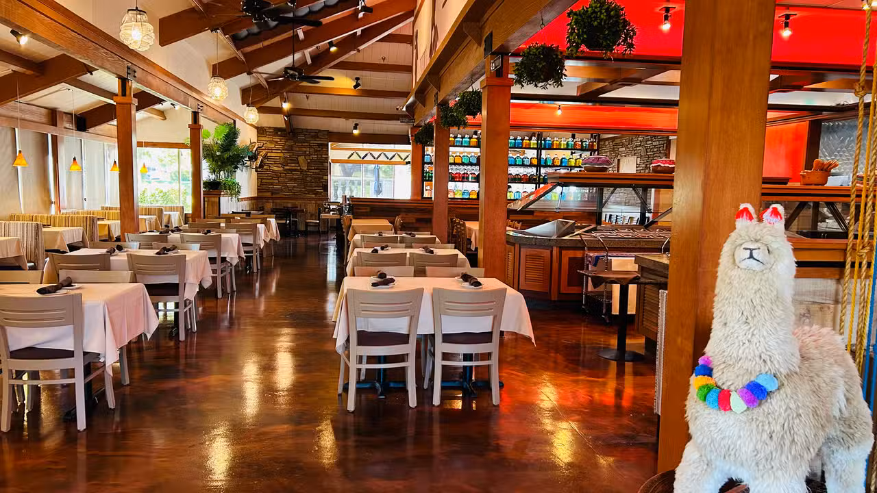 Binnenkant - La Huaca Peruvian Cuisine, Roseville, CA