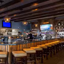 Una foto del restaurante Rustic House Oyster Bar and Grill - Los Altos