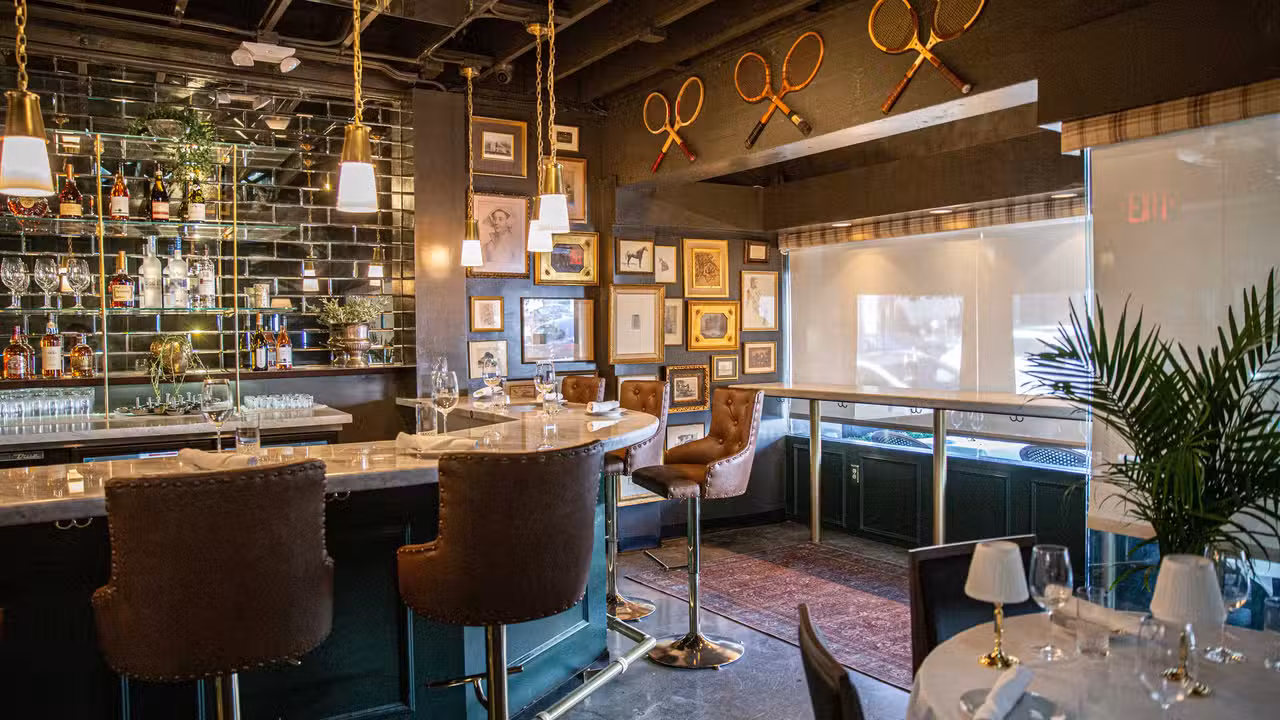 Entrance/Bar - Foxhall Steakhouse CA Los Angeles