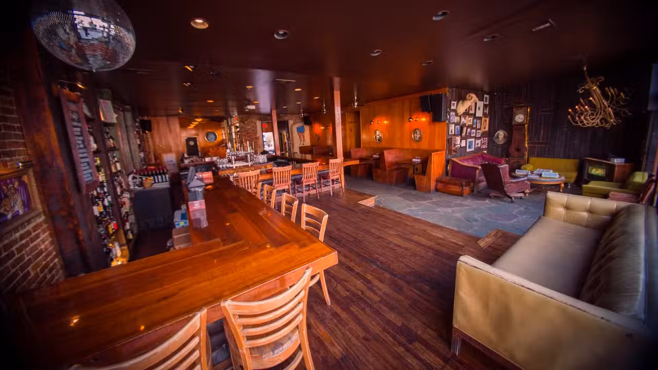 Interior - Noni's Italian Deli & Bar, Atlanta, GA