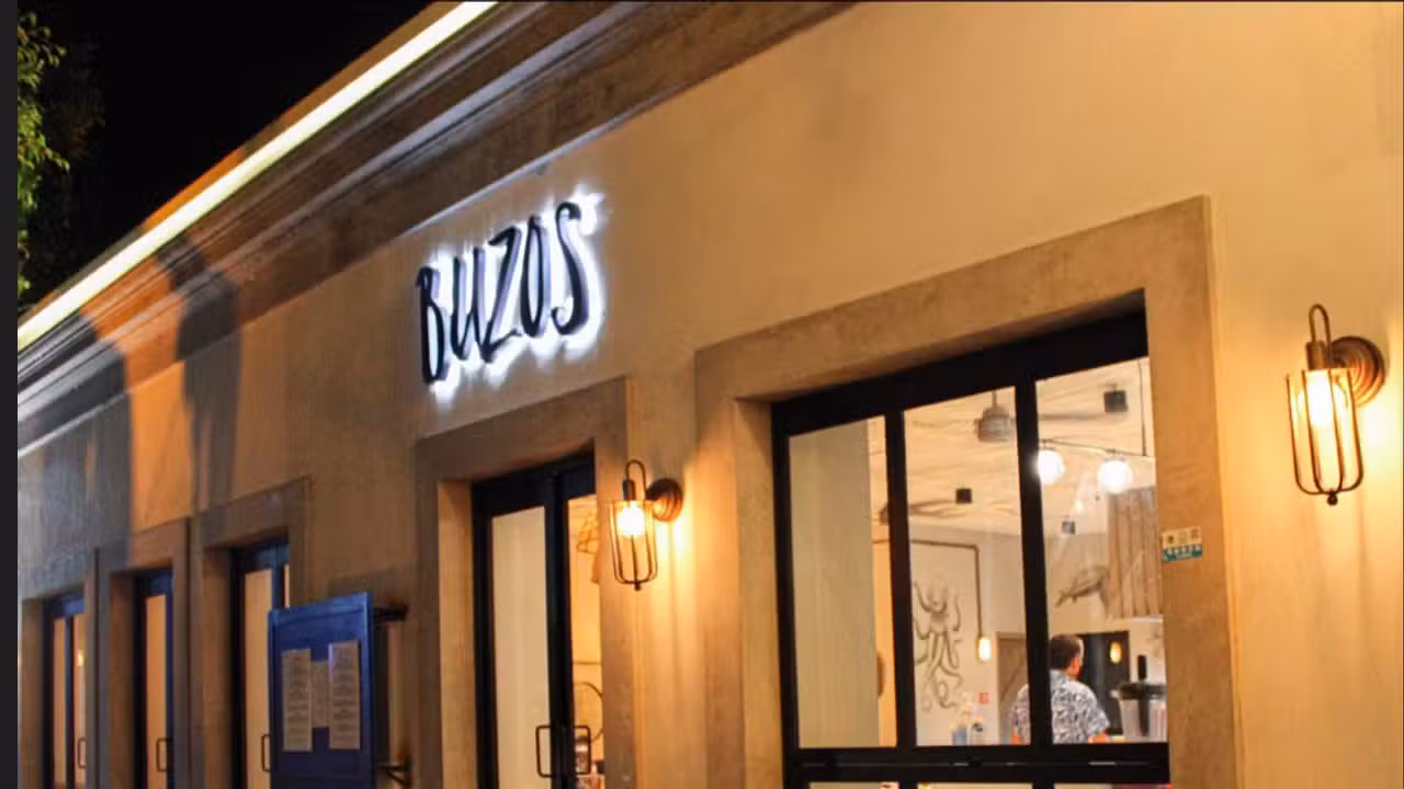 Exterior - Buzos, La Paz, BCS
