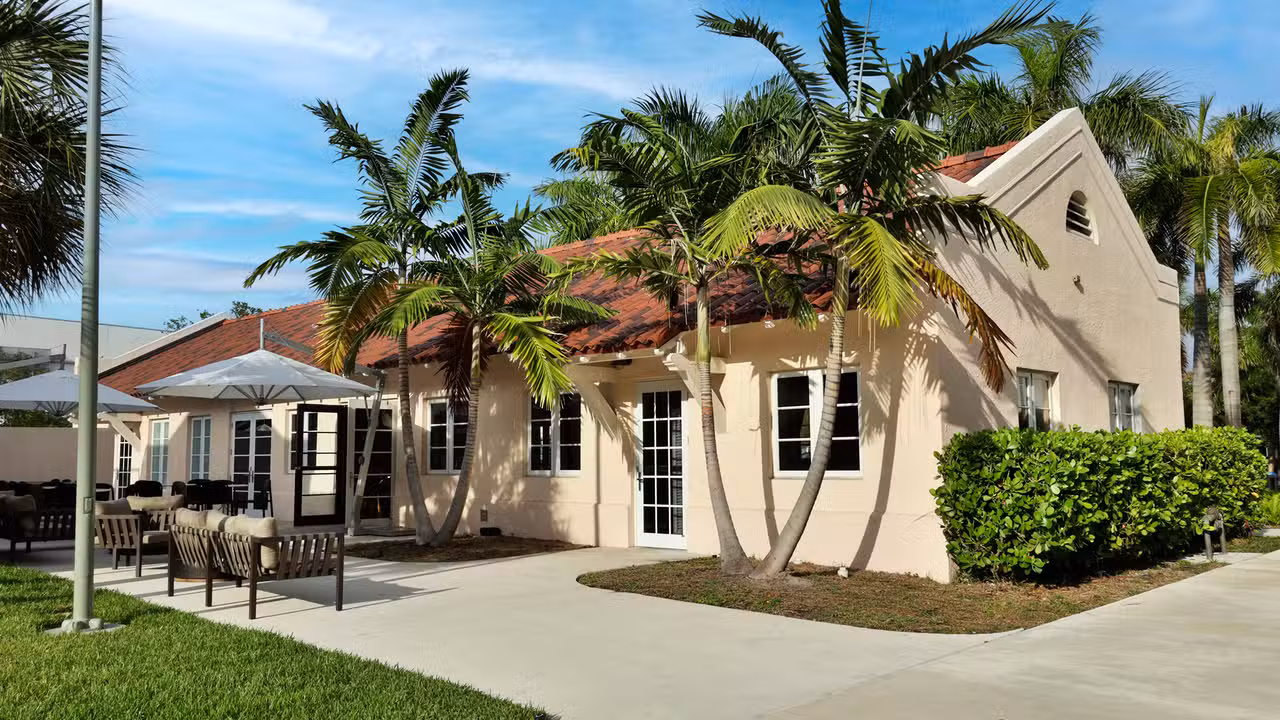 Located between Washington Ave &amp; the Collins Canal - Rum Room Miami Beach, Miami Beach, FL