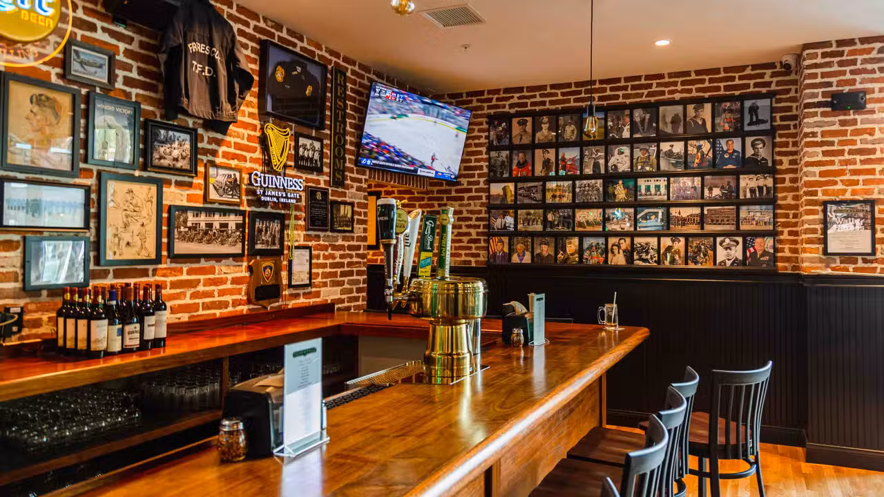 Binnenkant - Colony Grill - St. Petersburg, St. Petersburg, FL