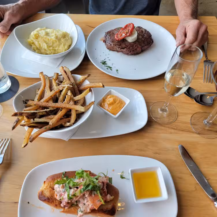 Eten - SILO Terrace Oyster Bar, San Antonio, TX